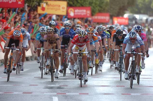 Vuelta 2010, 2. Etappe, Alcala de Guadaira - Marbella: Yauheni Hutarovich (Francaise des Jeux 2010, R), Mark Cavendish (Htc - Columbia 2010, Mitte), Manuel Cardoso (Footon - Servetto - Fuji 2010, 2.v.li.), Koldo Fernandez (Euskaltel - Euskadi 2010, li.) 