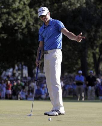 Martin Laird (SCO) reacts after missing a par putt on the 18th green that would have given him the win in the final round of The Barclays at Ridgewood Country Club in New Jersey on August 29, 2010.  NYP20100829121 o0 Enttäuschung,