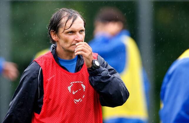 FUSSBALL - Erste Liga, Vienna, Training WIEN,AUSTRIA,30.AUG.10 - FUSSBALL - Erste Liga, First Vienna FC 1894, Training. Bild zeigt Trainer Alfred Tatar (Vienna). 