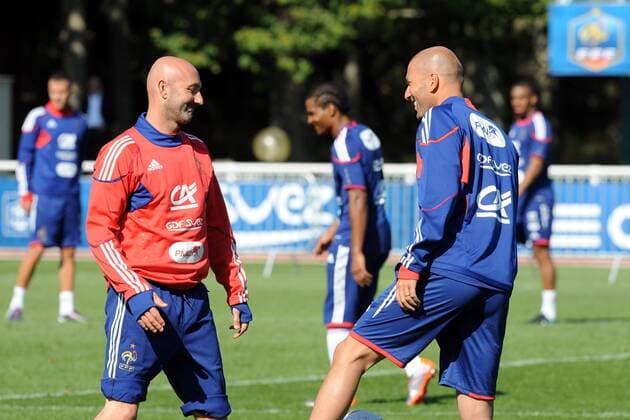 Training Nationalteam Frankreich - Clairefontaine - 01 09 2010 - Zinedine ZIDANE re. - Fabien BARTHEZ - xAnthonyBibardxFEPx 