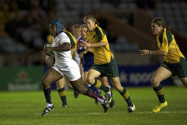 GroÃŸbritannien, Black History Month im Oktober - Sport 01.09.2010 The Womens Rugby World Cup SemiFinal between England and Australia from Twickenham Stoop. Maggie Alphonsi of England charges away from Australia. xMichaelxPalerx  ActionPlus11089294 Content restricted for UK based newspaper