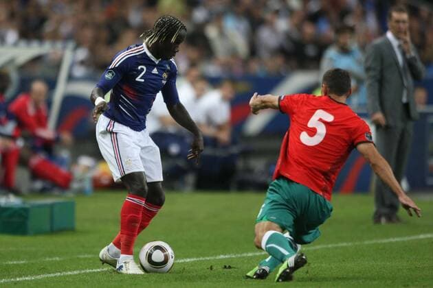 Frankreich (blau) - Weißrußland (rot), Bacary Sagna (FRA) 