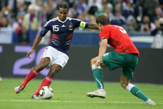 Frankreich (blau) - Weißrußland (rot), Florent Malouda (FRA) 
