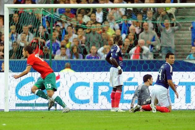 EM Qualifikation - Frankreich (blau) - Weißrussland (rot) - Sergei KISLYAK (li.) trifft gegen Torwart Hugo Lloris (2.v.re.), Adil Rami (re.) und Bacary Sagna (alle FRA) - AnthonyxBibardxFEP -  o0 Tor
