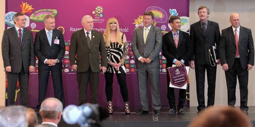 04.09.2010 LODZ - HOTEL ANDELS (LODZ, HOTEL ANDELS) - UEFA FRIENDS EURO 2012 - f.l.: OK Präsident ADAM OLKOWICZ (Polen), UFF Präsident HRYHORI SURKIS (Ukrainischer Fußballverband), LECH WALESA, MARYLA RODOWICZ, x, ROBERT KORZENIOWSKI, Torwarttrainer JOZEF MLYNARCZYK, PZPN Präsident GRZEGORZ LATO (Polen) -  20100904CSLG0101
