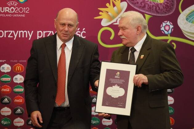 04.09.2010 LODZ - HOTEL ANDELS (LODZ, HOTEL ANDELS) - UEFA FRIENDS EURO 2012 - PZPN President GRZEGORZ LATO (L) and LECH WALESA (Poland) -  20100904CSLG0105