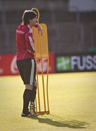 Bundestrainer Joachim Löw (Deutschland) 05. September 2010 Training DFB Nationalmannschaft o0 Nationaltrainer, Trainer, Pappkamerad Objekte Trainingsfigur Equipment