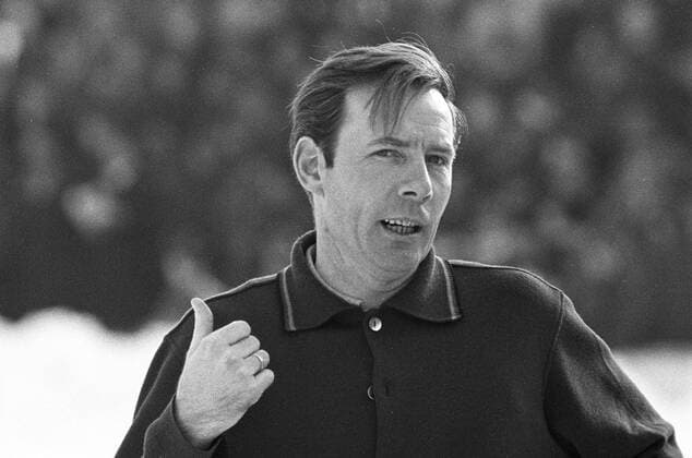 Dietrich Weise Co. Trainer beim 1. FC Kaiserslautern. 1. BL Saison 1969 1970 Eintracht Braunschweig gegen den 1. FC Kaiserslautern 1-0 am 07. 03 . 1970. o0 Lautern