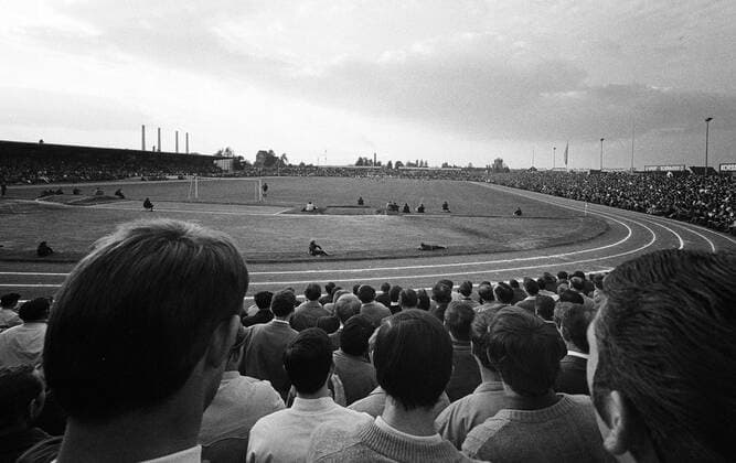 Aufstiegsrunde Regionalliga Nord 1969 70 Hauptrunde Gruppe 2 - VfL Stadion am Elsterweg, Heimspielstätte des VfL Wolfsburg o0 Sportstätte, Totale, Relegation, Aufstiegsspiel, Zuschauerperspektive