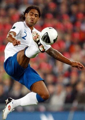 FUSSBALL - UEFA EURO , Quali, SUI vs ENG BASEL,SCHWEIZ,07.SEP.10 - FUSSBALL - UEFA Europameisterschaft , Qualifikation, Laenderspiel, Schweiz (rot) vs England (weiß). Bild zeigt Glen Johnson (England). 