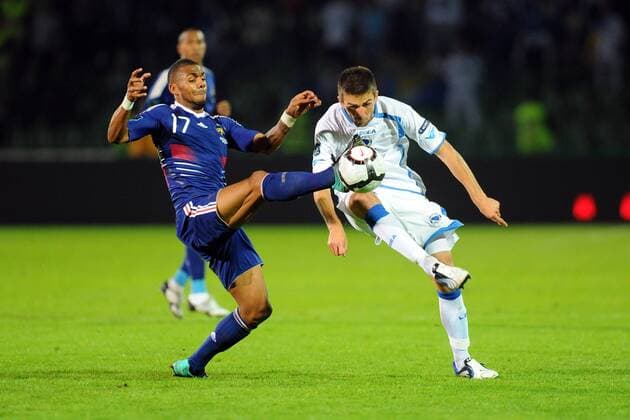 Bosnien und Herzegowina (weiß) vs. Frankreich (blau): - Yann M VILA (L) gegen Vedad IBISEVIC - BibardFEP- 
