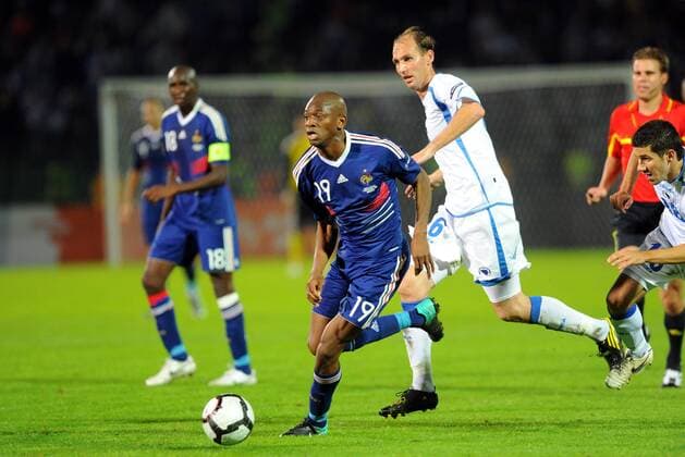 Bosnien und Herzegowina (weiß) vs. Frankreich (blau): - Abou DIABY (C) - BibardFEP- 
