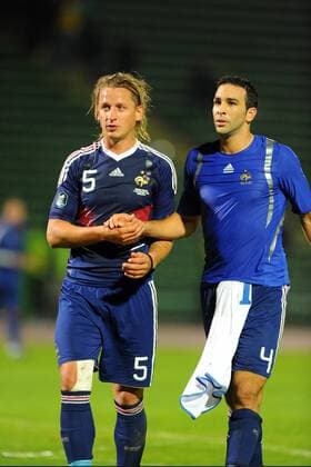 Bosnien und Herzegowina (weiß) vs. Frankreich (blau): - Philippe MEXES (L) - Adil RAMI - BibardFEP- 