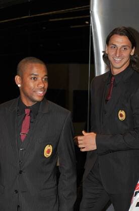 ZLATAN IBRAHIMOVIC (AC Mailand, re.) und ROBINHO (AC Mailand) - die beiden Neuzugänge bei ihrer Vorstellung -