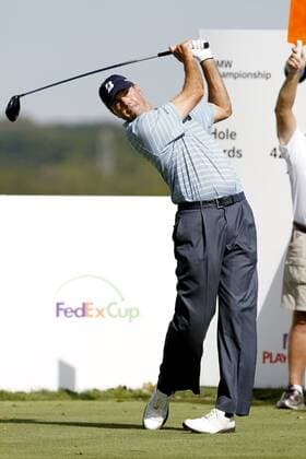 9 September 2010: PGA golfer, Matt Kuchar (USA) tees off on the 17th hole during the 1st round of the BMW Classic, the third leg of the Fed-ex Cup on the Dubsdread Course at the Cog Hill Golf and Country Club in Lemont, Illinois. Kuchar would shoot a seven under par 64. Icon518090920100271 o0 Werbebande Bande Werbung Werbepartner Sponsor Wirtschaft FedEx FedExCup EDITORIAL USE ONLY