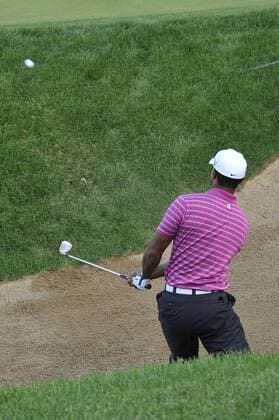 09 September 2010: Tiger Woods (USA) hitting out of a sand trap onto the 18th green while golfing in round one, of the third leg of the FedEx Cup, during the BMW Championship on Dubsdread, at Cog Hill Golf & Country Club, Lemont, Il Icon4840909201041021 o0 Sand Sandbunker Bunkerspiel Versenkung EDITORIAL USE ONLY