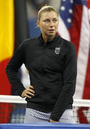 US Open 2010, Flushing Meadows - Damen Finale, Siegerehrung, Finalistin Vera Zvonareva (RUS) mit Tränen in den Augen