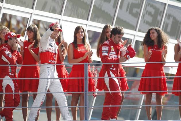 f.l.: Felipe Massa (Scuderia Ferrari), Jenson Button (McLaren Mercedes) und Sieger Fernando Alonso (Scuderia Ferrari) auf dem Weg zur Siegerehrung - GP von Italien, Formel 1 Grand Prix 2010