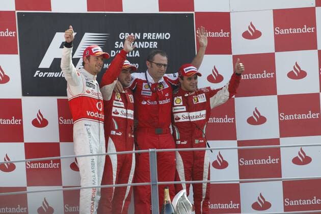 v.li.: Jenson Button (McLaren Mercedes), Sieger Fernando Alonso (Scuderia Ferrari), Stefano Domenicali (Teamchef Scuderia Ferrari), Felipe Massa (Scuderia Ferrari) - GP von Italien, Formel 1 Grand Prix 2010