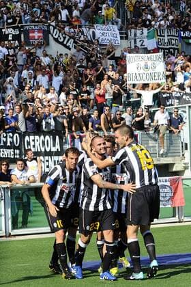 Turin - Serie A - Juventus Turin (schwarz) - Sampdoria Genua (blau): Jubel Juve, v.li.: Alessandro del Piero, Simone Pepe und Leonardo Bonucci  o0 Jubel, Freude