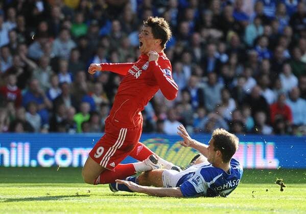 Football - Barclays Premiership - Birmingham City vs. FC Liverpool Birmingham City s Roger Johnson (R) tackles Liverpool s Fernando Torres at St Andrews, Birmingham  o0 Kampf