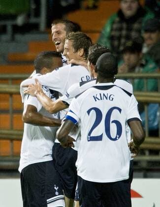 Jubel Tottenham, mit Peter CROUCH (mitte) und Rafael VAN DER VAART (Tottenham, hi) nach dem Tor zum 0:2, Fussball Champions League, Vorrunde 1. Spieltag, Werder Bremen (GER) - Tottenham Hotspur (ENG), am 14.09.2010 in Bremen, Saison1011