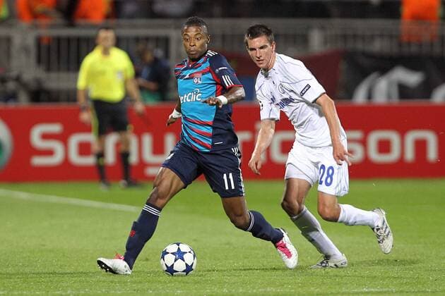 Olympique Lyon - FC Schalke 04 - Michel Bastos (OL, li.) gegen Christoph Moritz (FCS04) - EddyLEMAISTRE - 