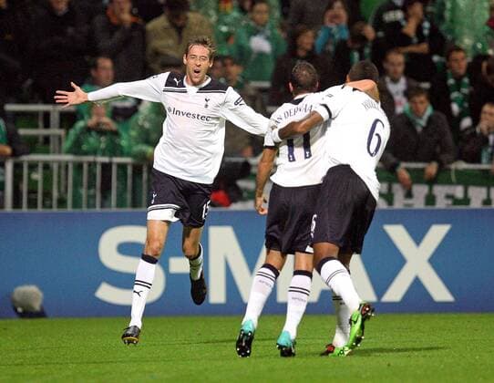 14.09.2010, Fußball Champions League , Gruppe A , SV Werder Bremen - Tottenham Hotspur FC , im Weserstadion Bremen, Jubel Tottenham zum Tor zum 0:2 , v.l. Torschütze Peter Crouch (Tottenham Hotspurs) , Rafael Van der Vaart (Tottenham Hotspurs) , Tom Huddlestone (Tottenham Hotspurs) o0 Jubel, Freude
