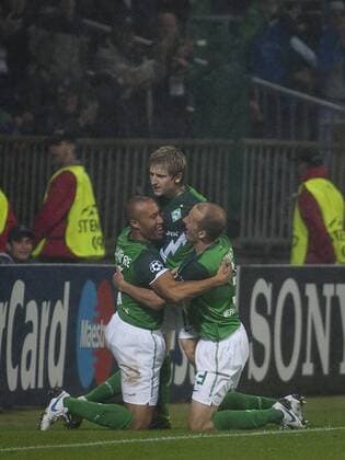 Bremen, 14.09.2010, Fußball Torjubel: Mikael Silvestre (Werder), Marko Marin (Werder), Petri Pasanen (Werder) Werder Bremen - Tottenham Hotspur FC