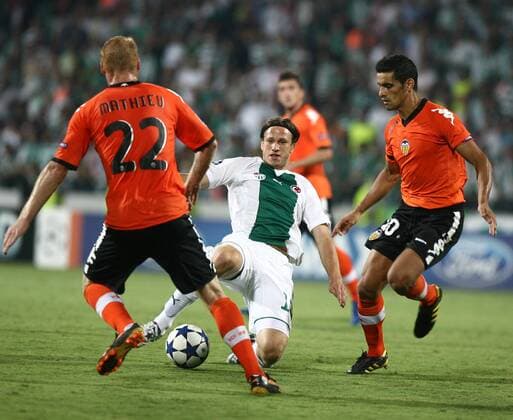 UEFA Champions League group C match between Bursaspor and FC Valencia at Ataturk Stadium in Bursa 14.09.2010 Valencia won scored 4 - 0 Pictured: Gustav Svensson (Center) of Bursaspor between Jeremy Mathieu (L) and Ricardo Costa (R) of Valencia. 