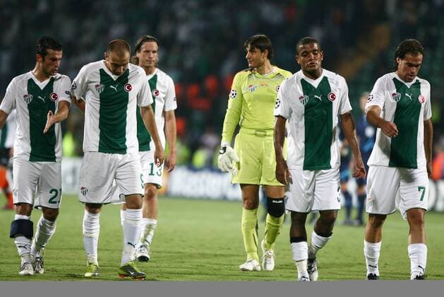 UEFA Champions League group C match between Bursaspor and FC Valencia at Ataturk Stadium in Bursa 14.09.2010 Valencia won scored 4 - 0 Pictured: L to R, Ali Tandogan (L), Sercan Yildirim, Goalkeeper Dimitar Ivankov, Gokcek Wederson and Federico Insua of Bursaspor.  o0 Enttäuschung