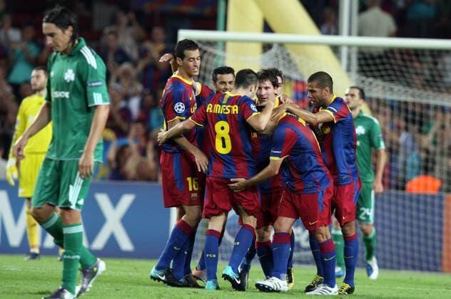 14.09.2010, Barcelona - UEFA Champions League 2010 2011 - FC Barcelona (red stripes) vs Panathinaikos Athens (green) 5:1 --- Lionel Messi (C) celebrates first goal with team mates  o0 Jubel Freude