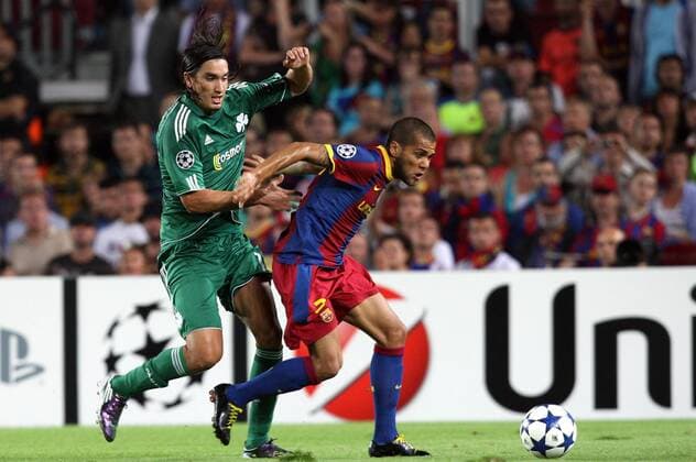 14.09.2010, Barcelona - UEFA Champions League 2010 2011 - FC Barcelona (red stripes) vs Panathinaikos Athens (green) 5:1 --- Dani Alves of Barca and Panathinaikos Sebastian Leto  o0 Daniel