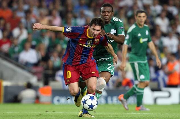 14.09.2010, Barcelona - UEFA Champions League 2010 2011 - FC Barcelona (red stripes) vs Panathinaikos Athens (green) 5:1 --- Lionel Messi of Barca and Panathinaikos Simao 