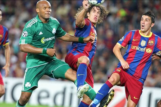 14.09.2010, Barcelona - UEFA Champions League 2010 2011 - FC Barcelona (red stripes) vs Panathinaikos Athens (green) 5:1 --- Carles Puyol (C) and David Villa of Barca and Panathinaikos Jean-Alain Boumsong 