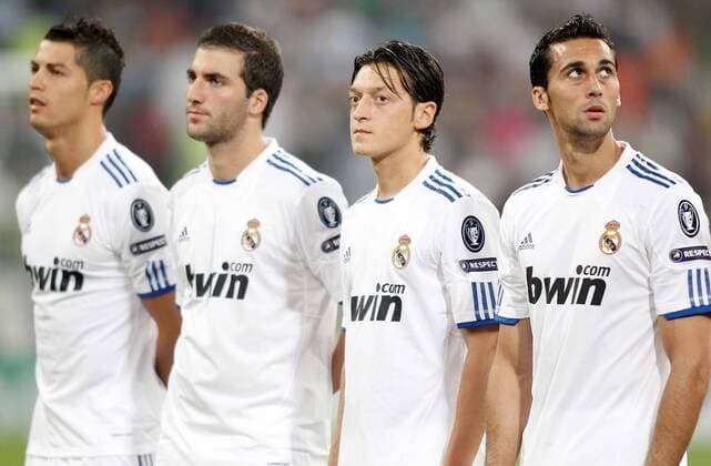(L-R) Real Madrid s Cristiano Ronaldo, Gonzalo Higuain, Mesut Özil and Alvaro Arbeloa during the Champions League match. September 15, 2010.  (201009152205)
