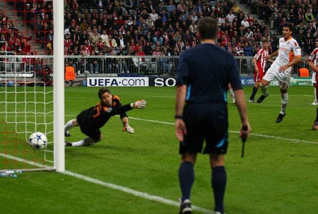 Thomas Müller (Bayern, 2R) schiesst das Tor zum 1-0 FC BAYERN MUENCHEN - AS ROM ( - ) Fussball UEFA Champions League, Gruppenphase , Heimspiel, Muenchen, 15.09.2010 CL Saison 2010 2011