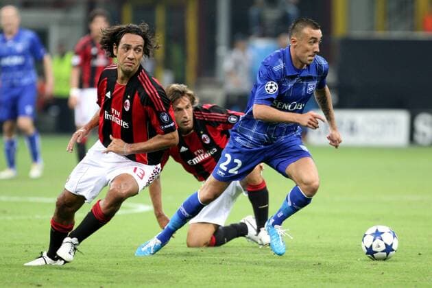 15.09.2010, Mailand - UEFA Champions League 2010 2011 - AC Mailand (rote Streifen) vs AJ Auxerre (blau) 2:0 --- (L) ALESSANDRO NESTA (MILAN), (R) IRENEUSZ JELEN (AUXERRE) ---  20100915CSJP3004