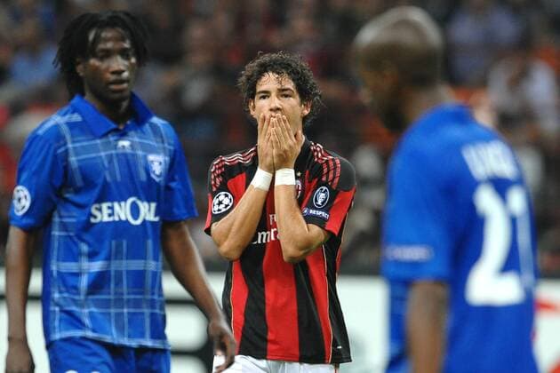 Dejection of Alexandre Pato (C) --- AC Milan (red stripes) vs AJ Auxerre (blue) 2:0 --- ANDREAXSTACCIOLI