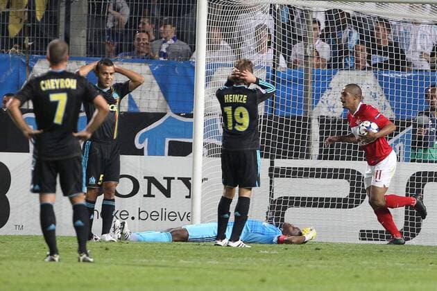 Olympique Marseille (schwarz) vs. Spartak Moskva (rot) - Torjubel Welliton (R), Torwart Steve Mandanda, Benoit Cheyrou , Hilton (2L) und Gabriel Heinze (OM) enttäuscht - C1- Stade Velodrome - Marseille - 15-09-10 - xEddyLEMAISTREx -  o0 Freud und Leid, Jubel, Freude,