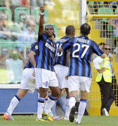 Palermo 19 09 2010 - Serie A - US Palermo (pink) - Inter Mailand - Jubel bei Samuel Eto o und Goran Pandev 