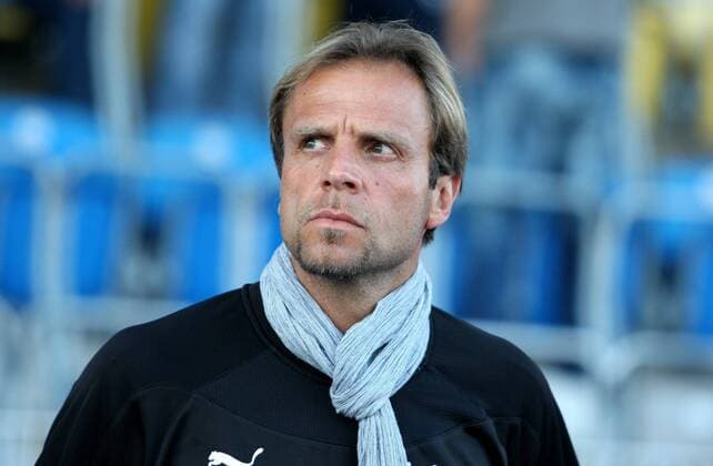 Fussball 3.Liga - FC Carl Zeiss Jena (weiß) vs. VfR Aalen (schwarz) - Trainer Rainer Scharinger (Aalen)