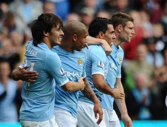 Premier League - Manchester City - Chelsea FC London 1:0 - Manchester City s Carlos Tevez (2R) celebrates his goal at the City of Manchester Stadium, Manchester 
