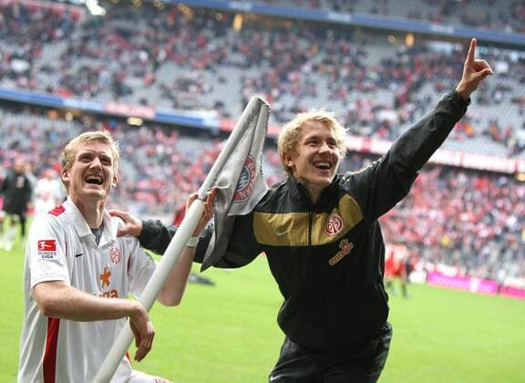 Fussball - 1. BUNDESLIGA - 25.09.2010, FC Bayern München vs. 1. FSV Mainz 05, v.l. Schlussjubel bei Andre Schürrle und Lewis Holtby (M05), -