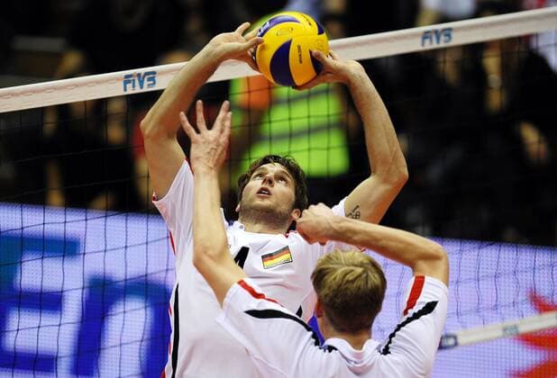 25.09.2010, Triest - Weltmeisterschaft 2010 - Deutschland (weiß) vs Serbien (blau) --- SIMON TISCHER ---  20100925LUK216