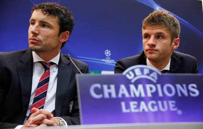 27.09.2010 Basel Hilton Hotel Medientermin vor dem Champions League Spiel FC Basel - FC Bayern München 28.09 Mark van Bommel (li) und Thomas Müller (FC Bayern München) 