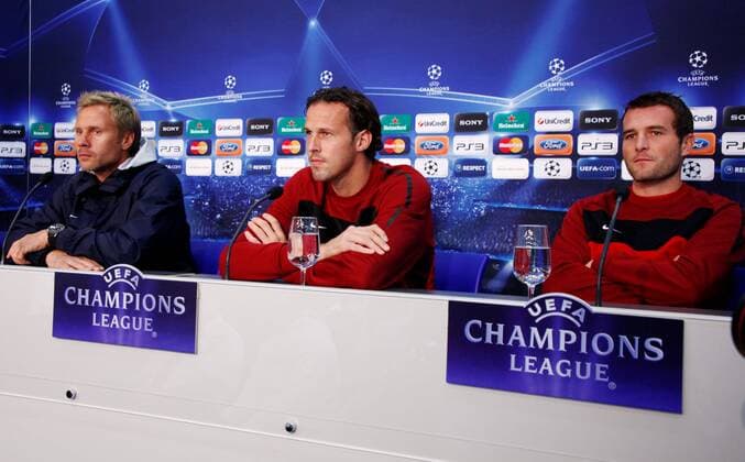 27.09.2010 Schweiz Fussball Champions League Pressekonferenz mit v.li.: Trainer Thorsten Fink , Marco Streller Alexander Frei (FC Basel) 