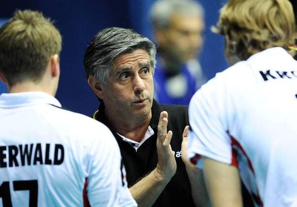 MENS WORLD CHAMPIONSHIP 2010, GER (white) vs Kanada: - coach RAUL LOZANO (GER)  20100927LUK106 o0 Nationaltrainer