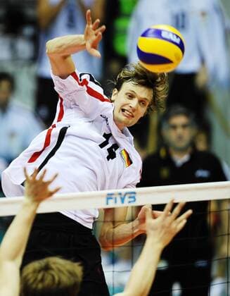 MENS WORLD CHAMPIONSHIP 2010, GER (white) vs Canada: ROBERT KROMM  20100927LUK125