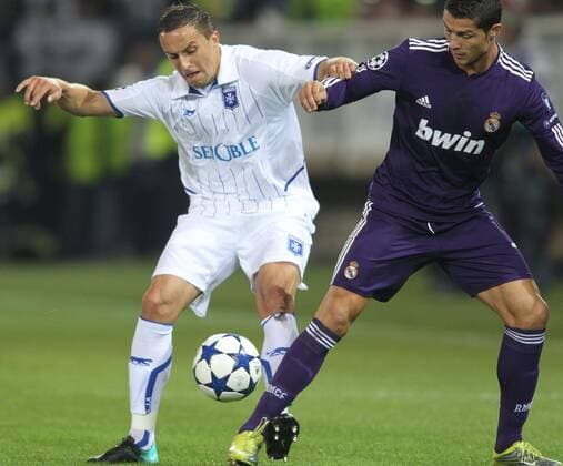 AJ Auxerre (weiß) vs Real Madrid CF: DARIUSZ DUDKA (L), Cristiano RONALDO  AN3C4012